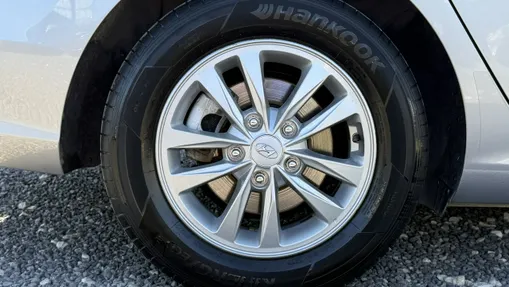 HYUNDAI i30 -
