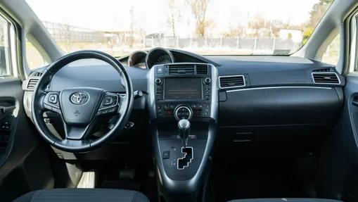 TOYOTA Verso -