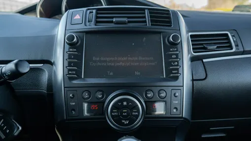 TOYOTA Verso -