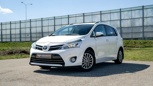 TOYOTA Verso -
