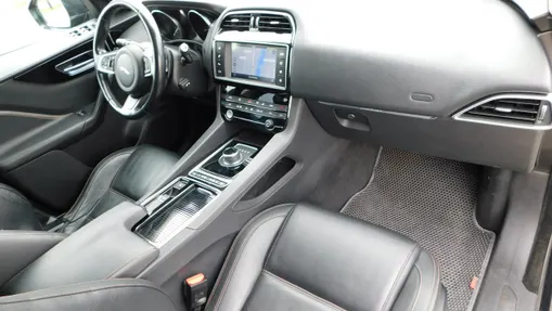 JAGUAR F-Pace -
