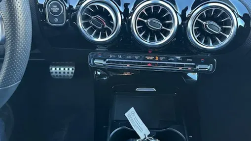 MERCEDES-BENZ CLA -