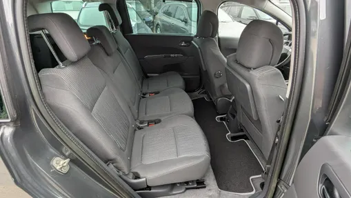 PEUGEOT 5008 -