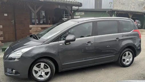 PEUGEOT 5008 -