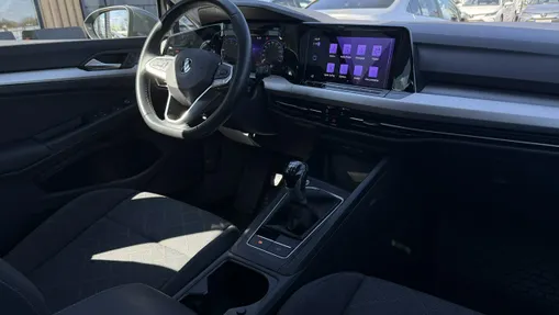 VOLKSWAGEN Golf -