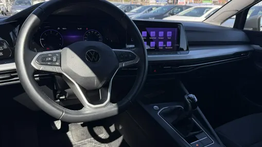 VOLKSWAGEN Golf -