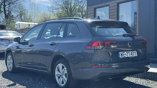 VOLKSWAGEN Golf -