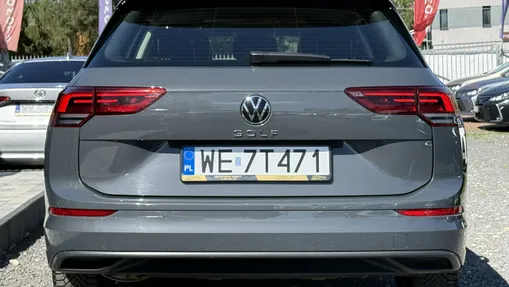 VOLKSWAGEN Golf -