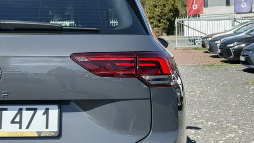 VOLKSWAGEN Golf -