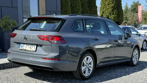 VOLKSWAGEN Golf -