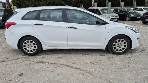 HYUNDAI i30 -