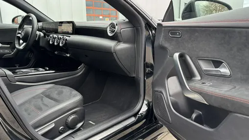 MERCEDES-BENZ CLA -