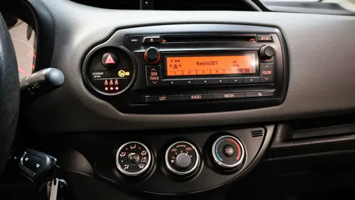 TOYOTA Yaris -