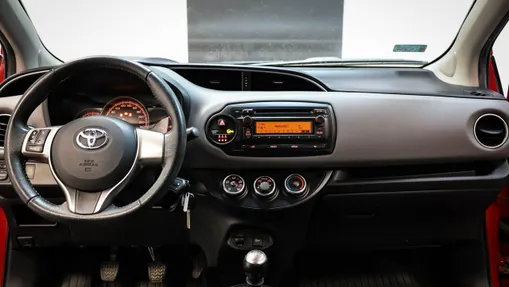 TOYOTA Yaris -