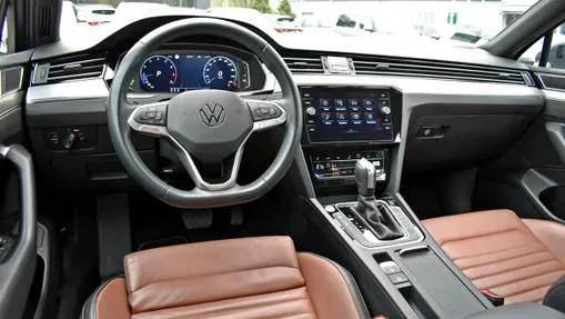 VOLKSWAGEN Passat -