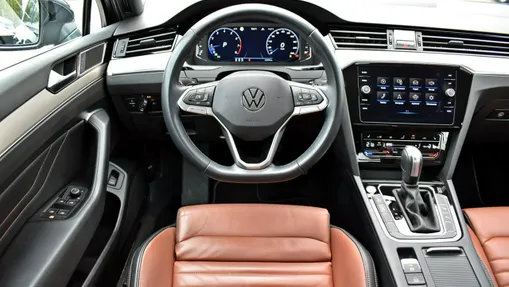 VOLKSWAGEN Passat -