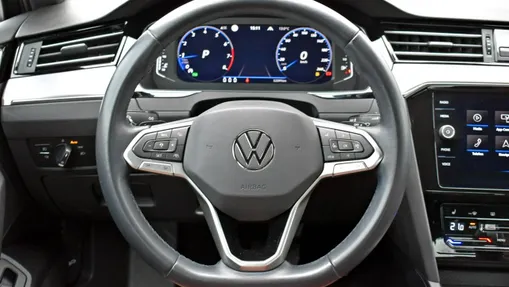 VOLKSWAGEN Passat -