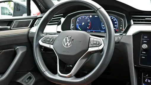 VOLKSWAGEN Passat -
