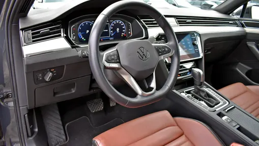 VOLKSWAGEN Passat -