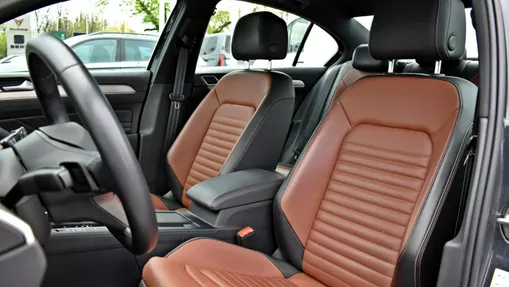VOLKSWAGEN Passat -