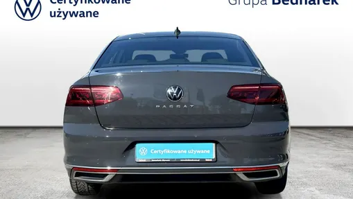 VOLKSWAGEN Passat -