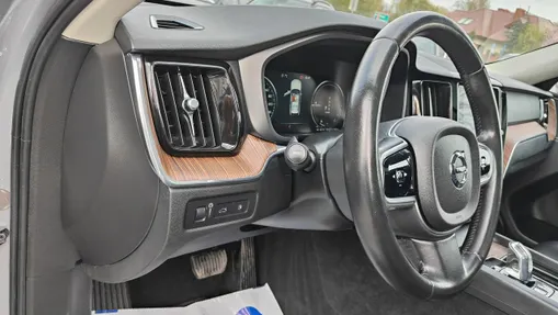 VOLVO XC60 -