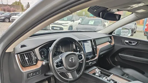 VOLVO XC60 -