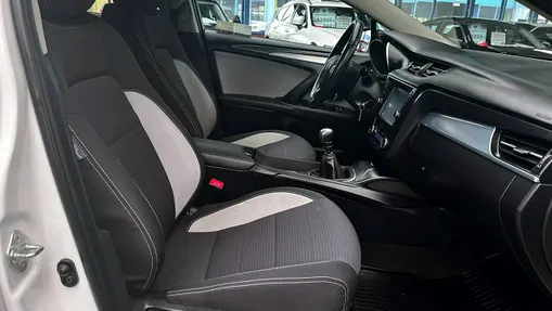 TOYOTA Avensis -