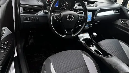 TOYOTA Avensis -