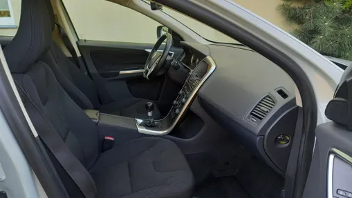 VOLVO XC60 -