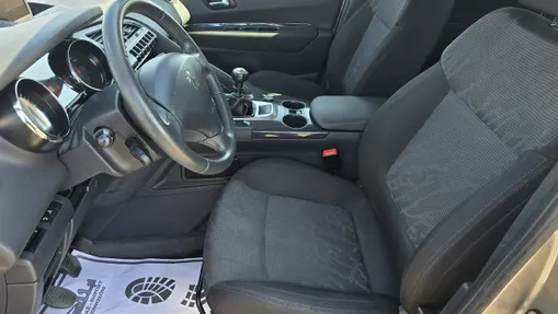 PEUGEOT 3008 -
