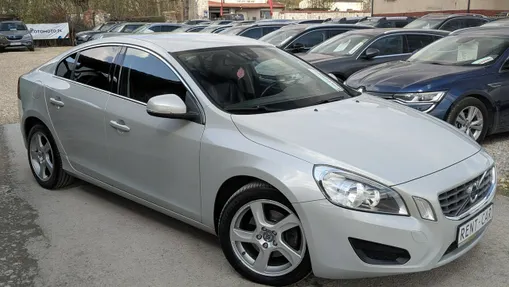 VOLVO S60 -