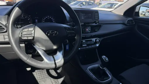 HYUNDAI i30 -