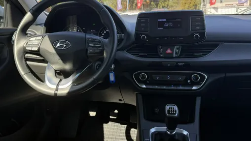 HYUNDAI i30 -