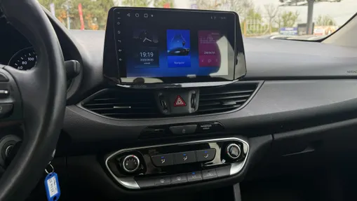 HYUNDAI i30 -