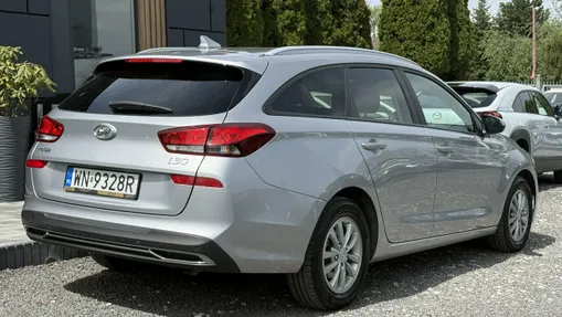 HYUNDAI i30 -