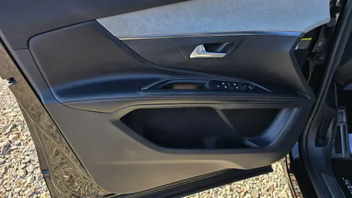 PEUGEOT 5008 -