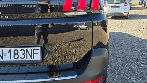 PEUGEOT 5008 -