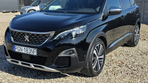 PEUGEOT 5008 -