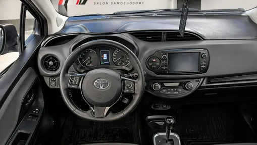 TOYOTA Yaris -