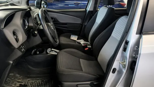 TOYOTA Yaris -