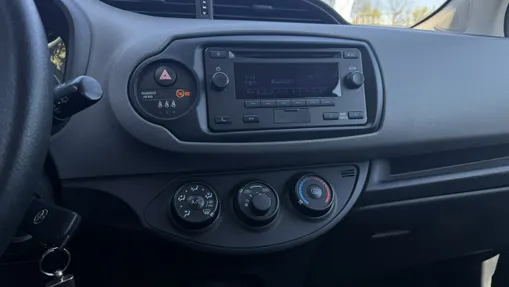 TOYOTA Yaris -