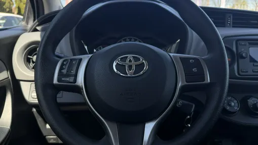 TOYOTA Yaris -