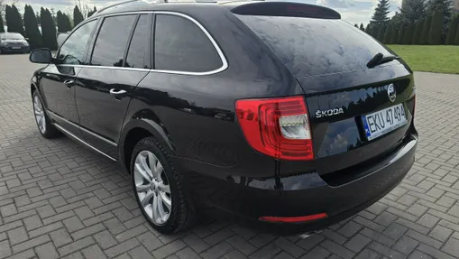 SKODA Superb -