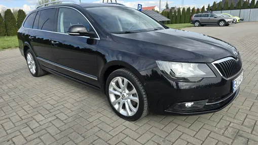 SKODA Superb -