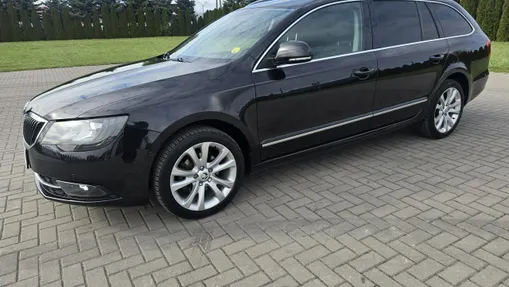 SKODA Superb -