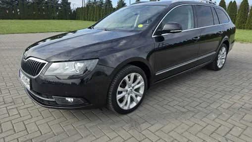 SKODA Superb -