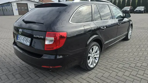 SKODA Superb -