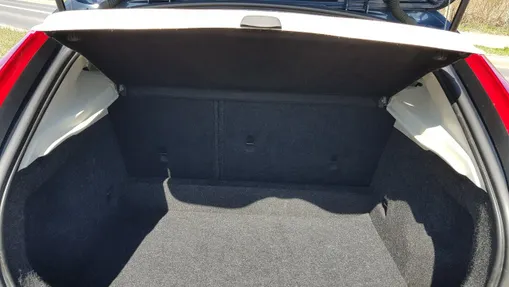 VOLVO V40 -