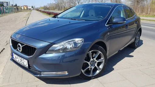 VOLVO V40 -